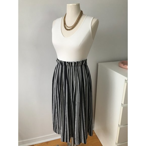 H&M Black/White Strip 3/4 Length Skirt - Picture 6 of 8